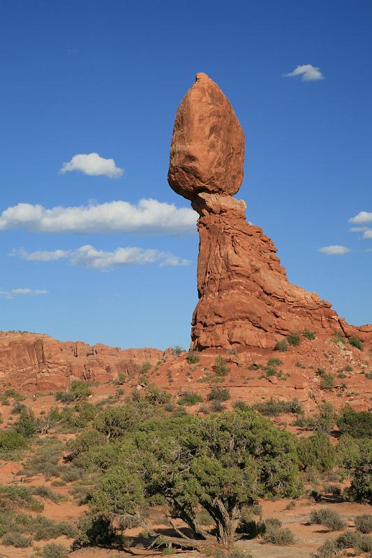 26.jpg - Balancing Rock - Arches National Park
