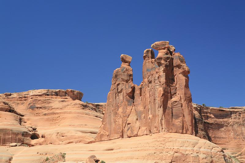 37.JPG - The Three Gossips  - Arches National Park